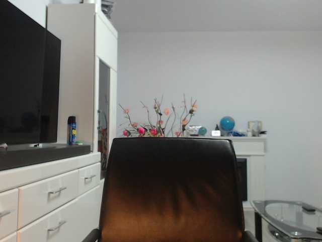 Emyllywhite live cam on BongaCams