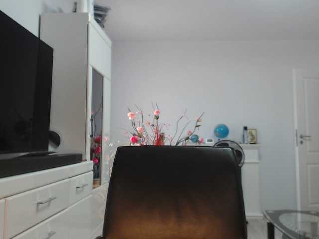 Emyllywhite live cam on BongaCams