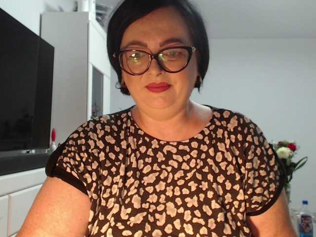 Emyllywhite live cam on BongaCams
