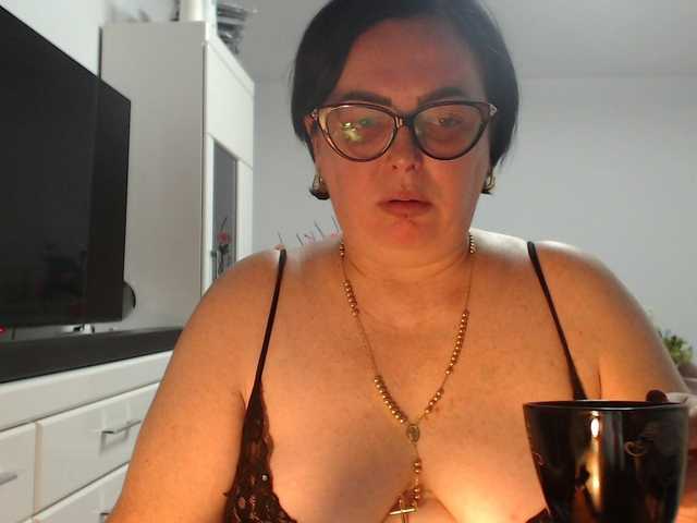 Emyllywhite live cam on BongaCams