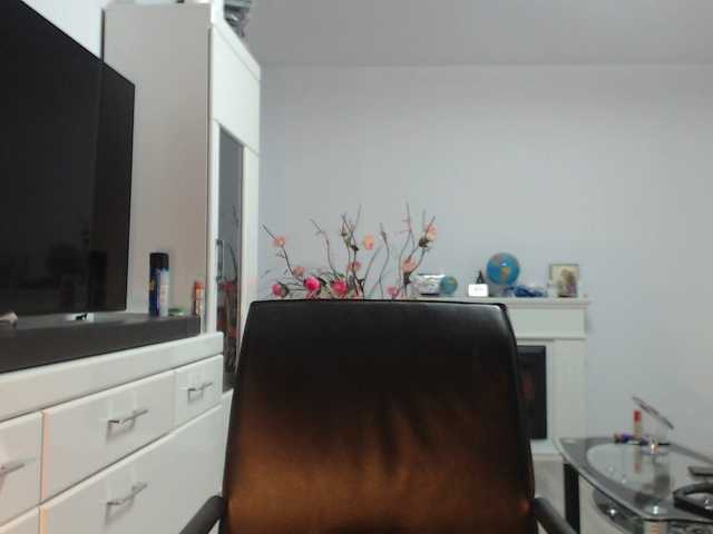 Emyllywhite live cam on BongaCams