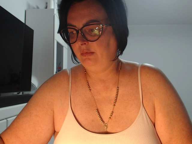 Emyllywhite cam en directo en BongaCams