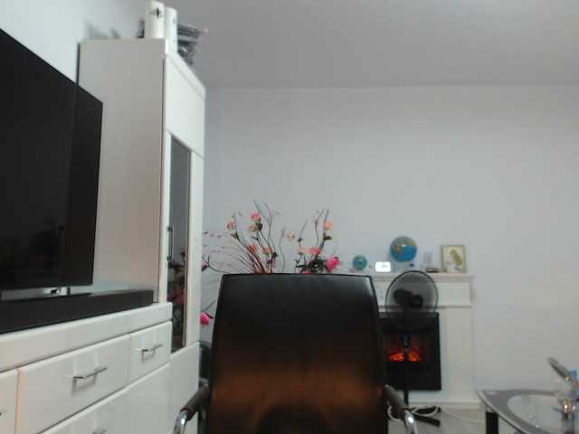 Emyllywhite live cam on BongaCams
