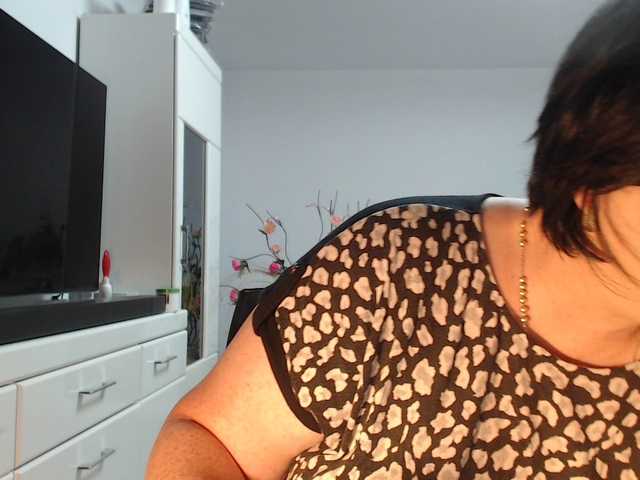 Emyllywhite live cam on BongaCams
