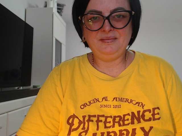 Emyllywhite live cam on BongaCams