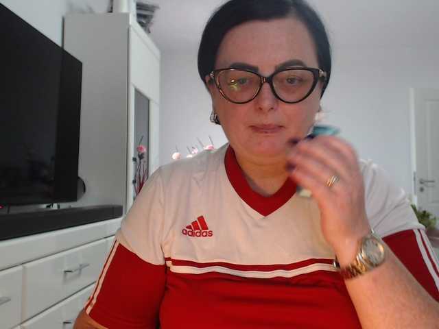 Emyllywhite live cam on BongaCams