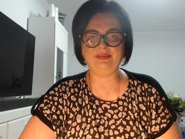 Emyllywhite live cam on BongaCams