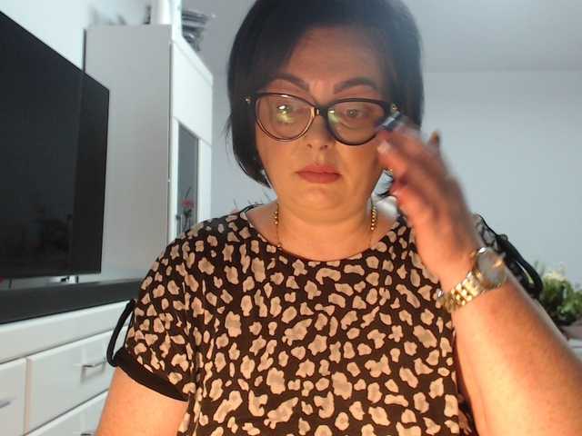Emyllywhite live cam on BongaCams