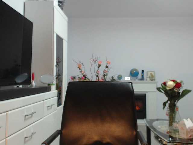 Emyllywhite live cam on BongaCams