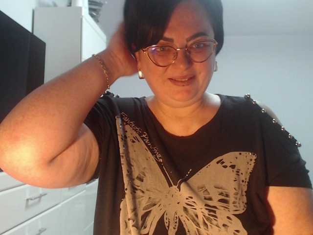 Emyllywhite's BongaCams show and profile