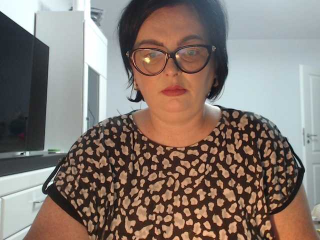 Emyllywhite live cam on BongaCams