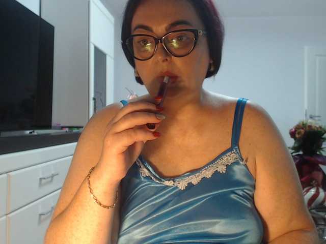 Emyllywhite live cam on BongaCams