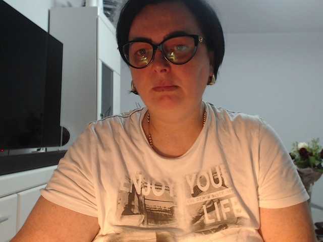 Emyllywhite live cam on BongaCams