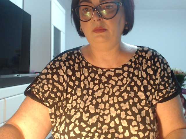 Emyllywhite live cam on BongaCams