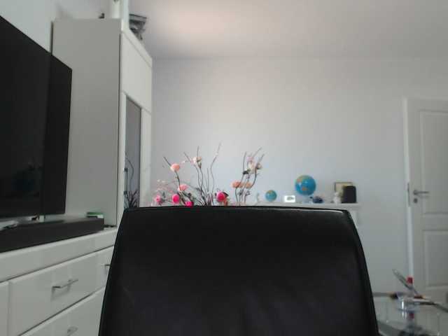 Emyllywhite live cam preview