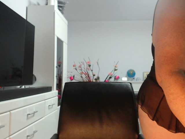Emyllywhite live cam on BongaCams