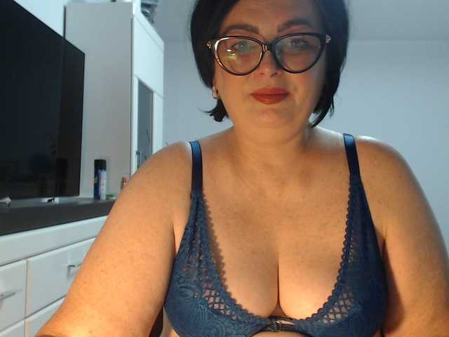 Emyllywhite