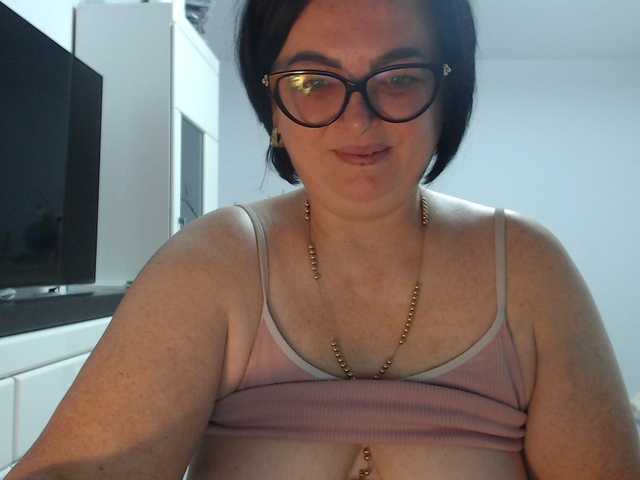 Emyllywhite