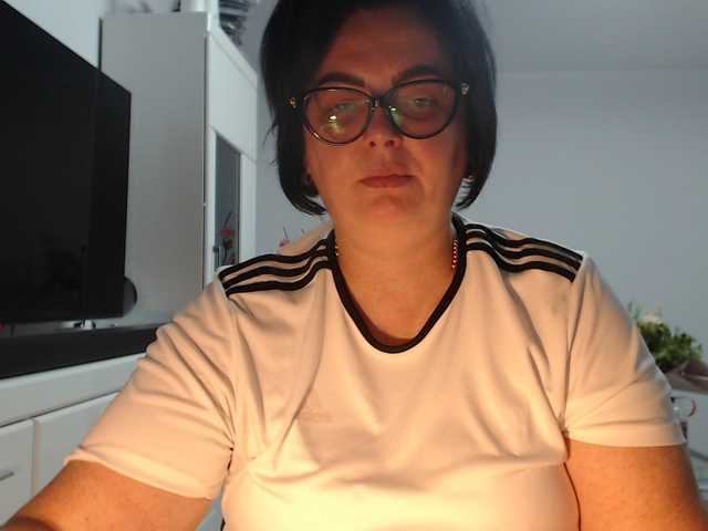 Emyllywhite live cam on BongaCams