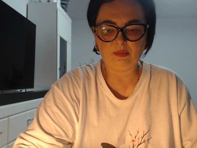 Emyllywhite live cam on BongaCams
