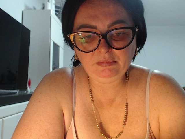 Emyllywhite live cam