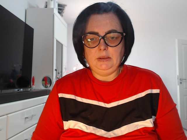 Emyllywhite live cam on BongaCams