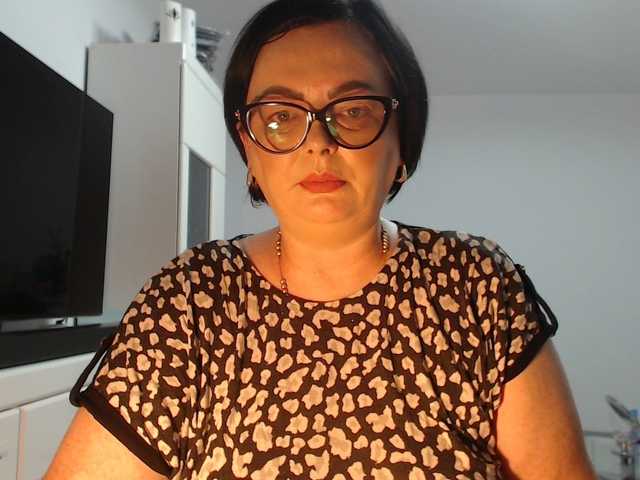 Emyllywhite live cam on BongaCams