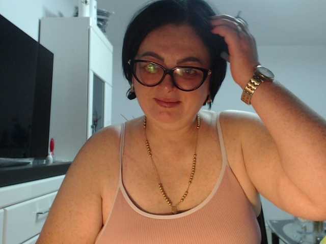 Emyllywhite live cam