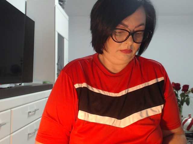 Emyllywhite live cam on BongaCams