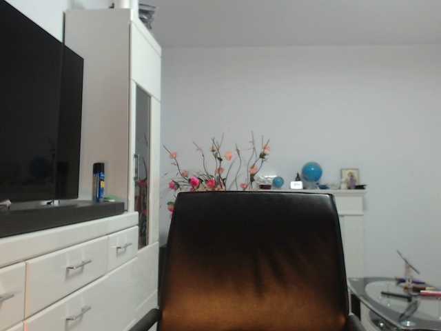 Emyllywhite live cam on BongaCams