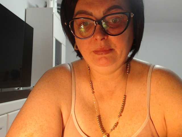Emyllywhite live cam on BongaCams