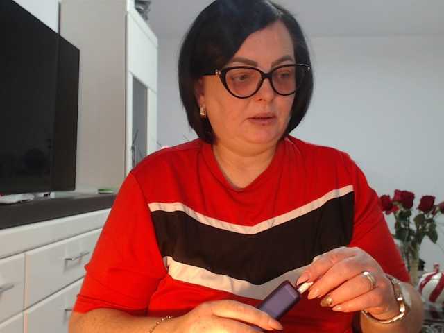 Emyllywhite live cam on BongaCams