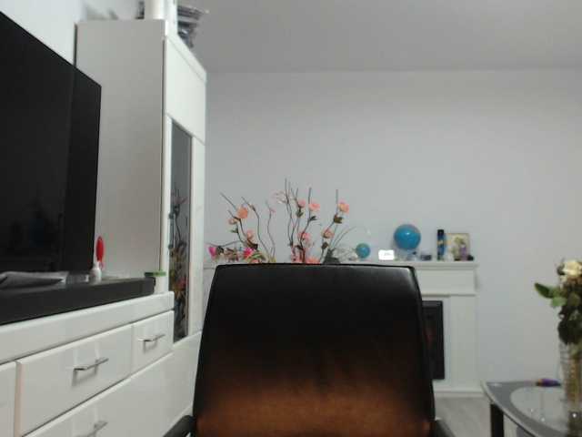 Emyllywhite live cam on BongaCams