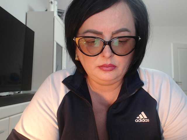 Emyllywhite live cam on BongaCams