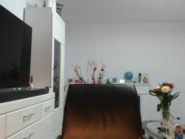 Emyllywhite live cam on BongaCams