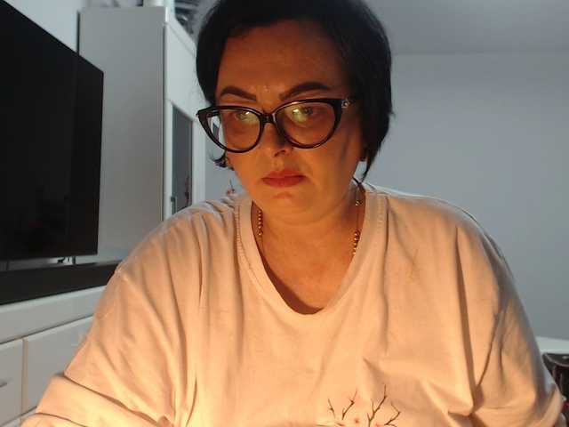 Emyllywhite live cam on BongaCams