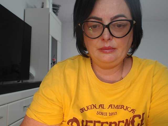 Emyllywhite live cam on BongaCams