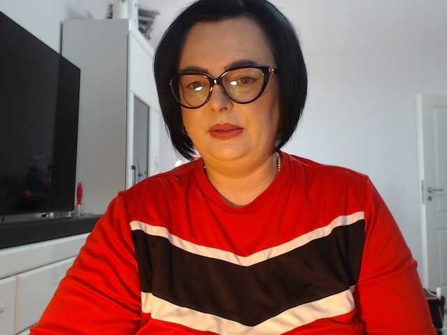 Emyllywhite live cam on BongaCams