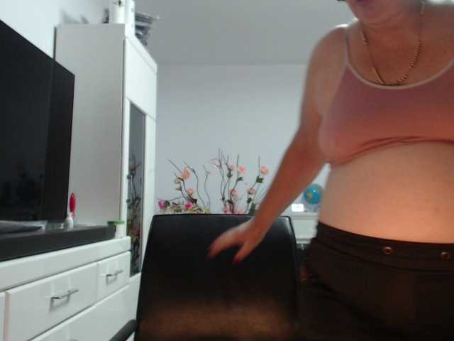 Emyllywhite live cam