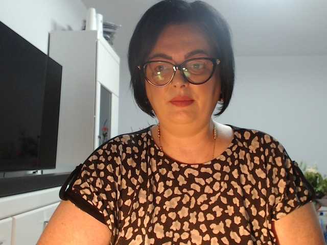 Emyllywhite live cam on BongaCams
