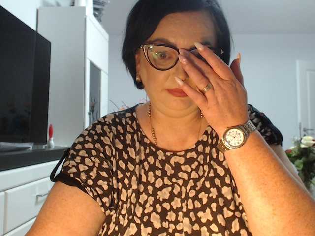 Emyllywhite live cam on BongaCams