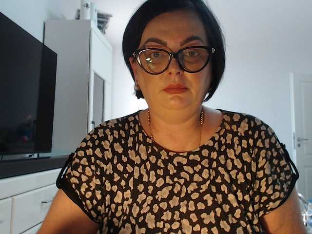 Emyllywhite live cam on BongaCams
