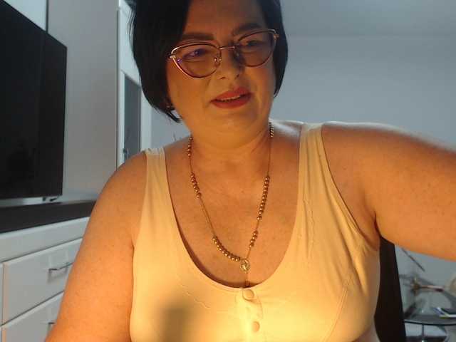 Emyllywhite live cam