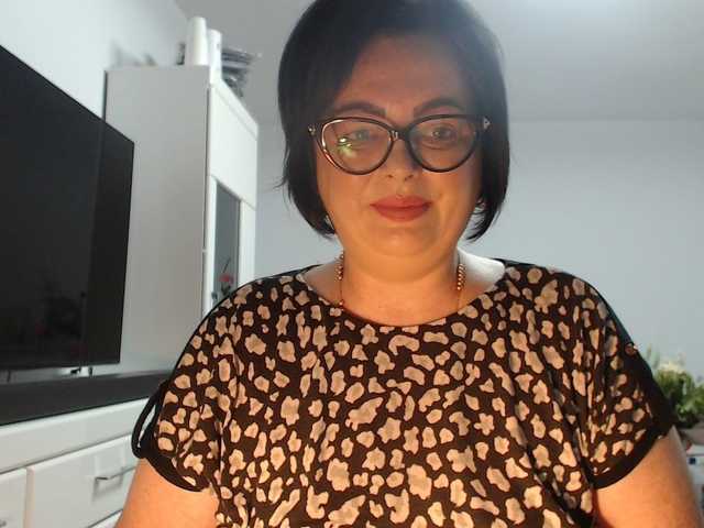 Emyllywhite live cam on BongaCams