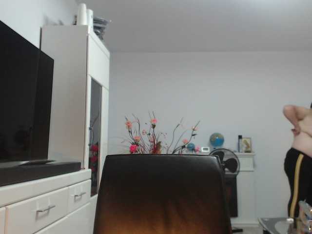 Emyllywhite live cam on BongaCams