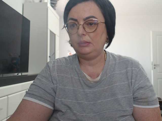 Emyllywhite live cam on BongaCams
