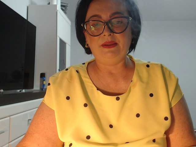 Emyllywhite live cam on BongaCams