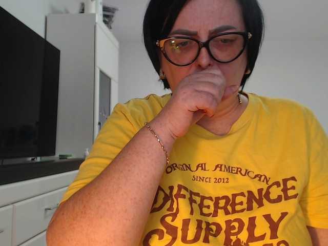 Emyllywhite live cam on BongaCams