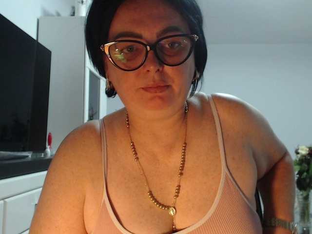 Emyllywhite live cam
