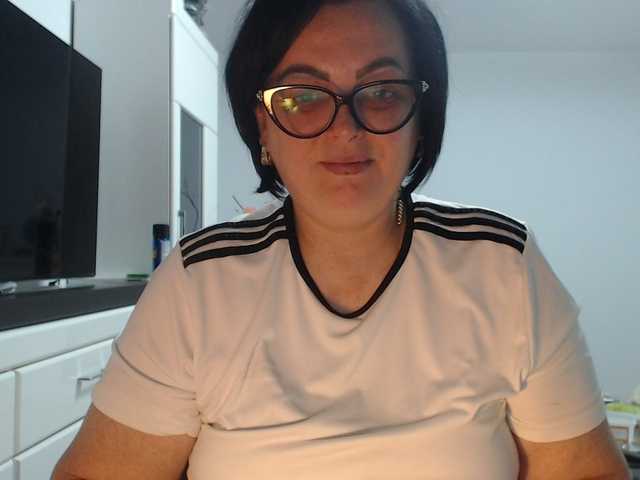 Emyllywhite live cam preview